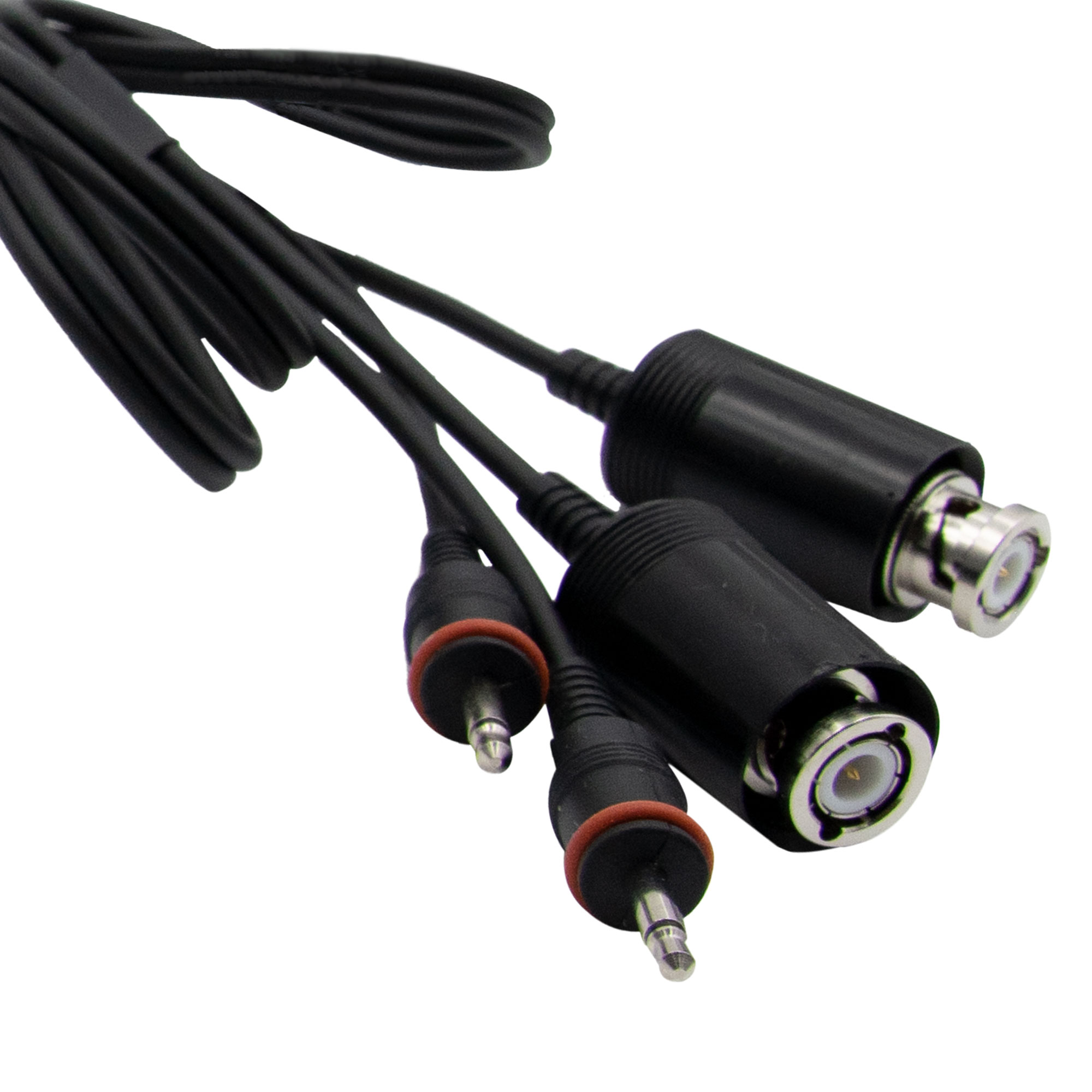 Anschlüsse 4x, 2 kleine und 2 größere. Nahansicht