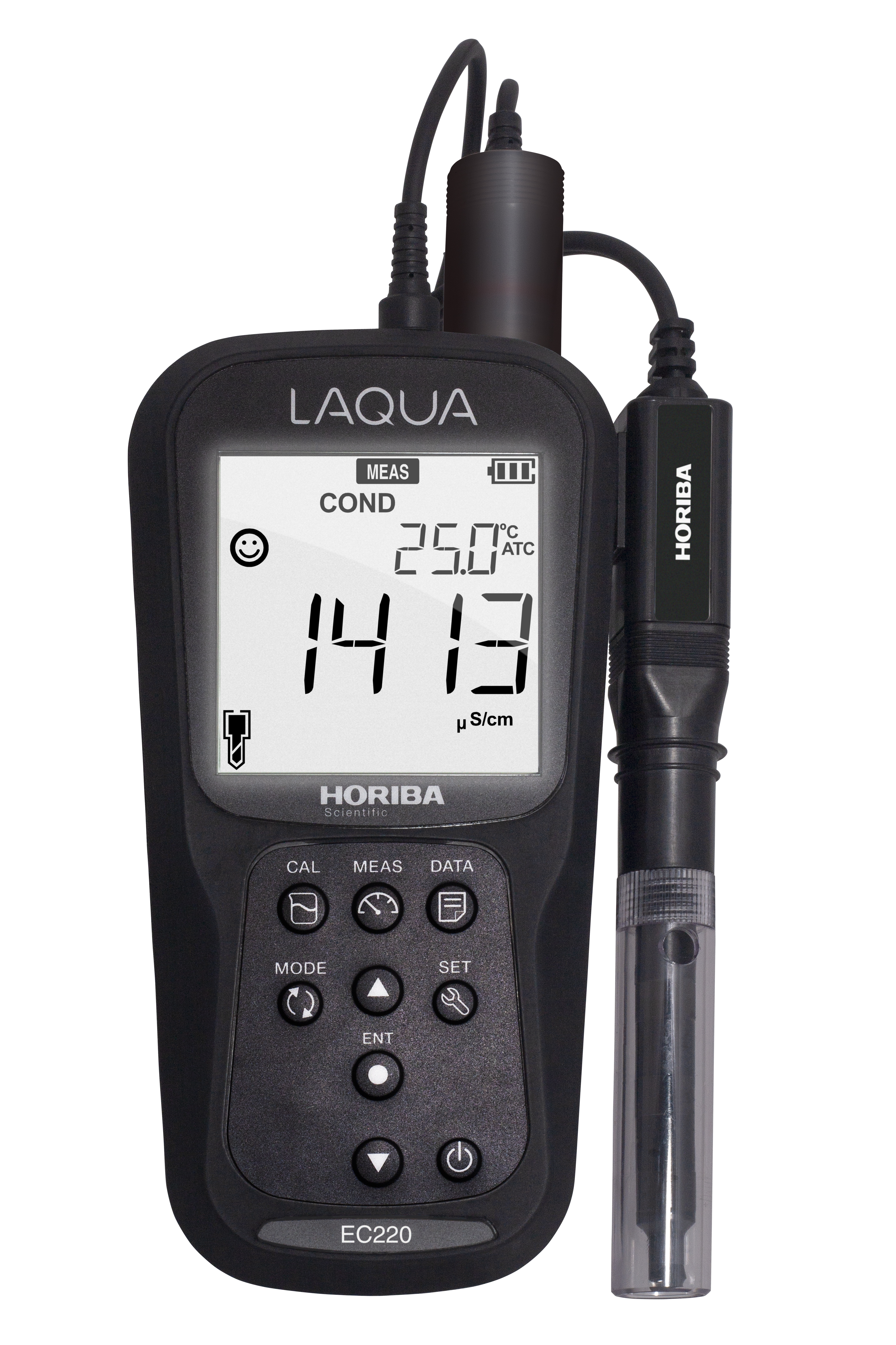 Horiba LAQUA EC210 Handmessgerät mit angeschlossener tauchbarer Sonde Typ 9383-10D, die in einer Wasserprobe eingesetzt wird